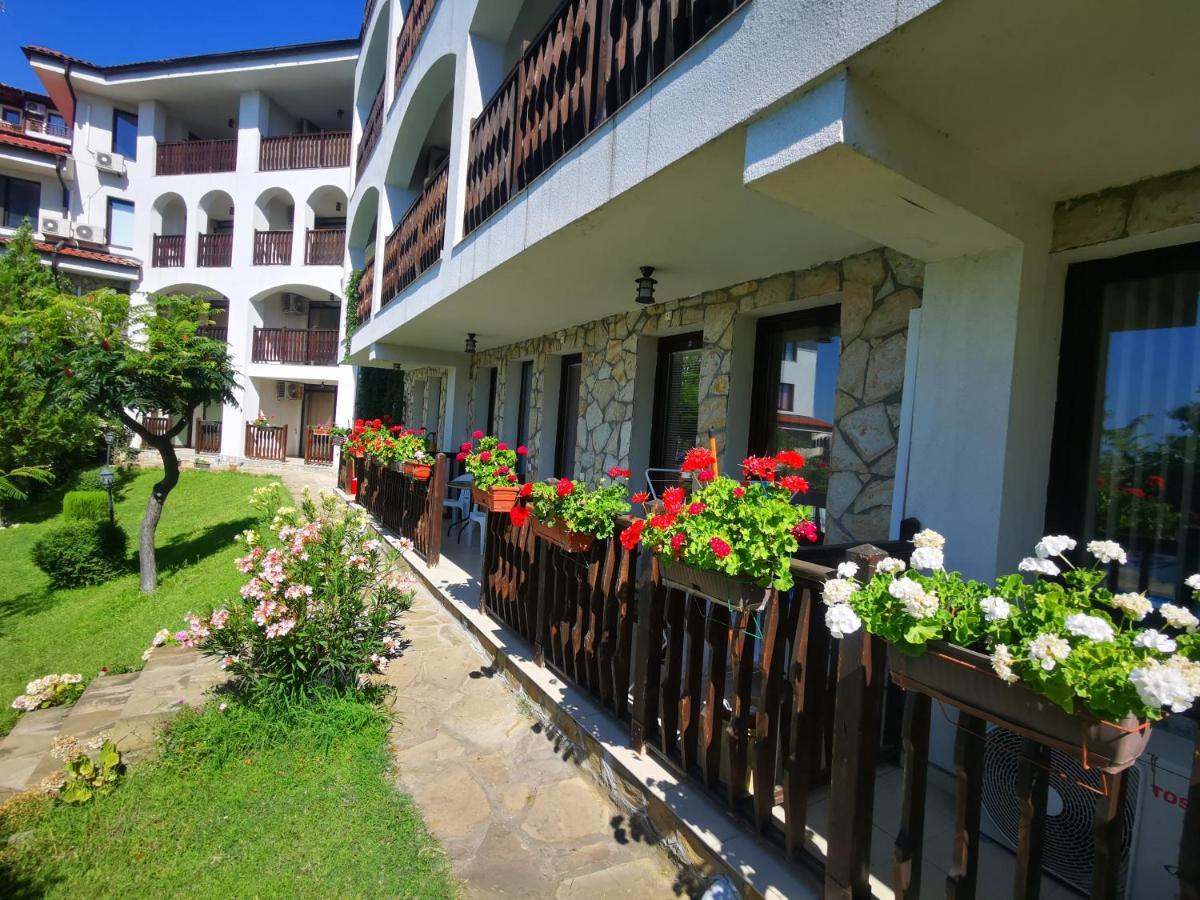 Marina Delfin Apartments - Top Location & Pet Friendly Sveti Vlas Exterior foto